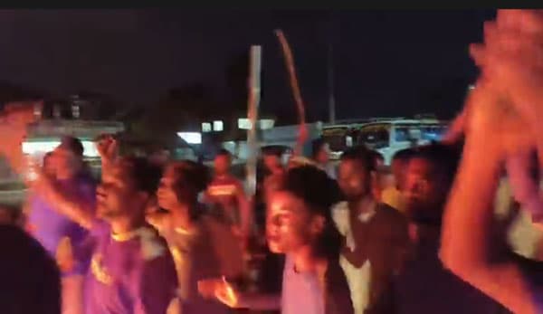 মনোনয়ন বঞ্চনায় টেকনাফে সড়ক অবরোধ-বিক্ষোভ, সড়কে আগুন