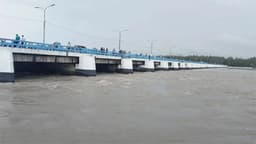 তিস্তার পানি বাড়ায় প্লাবিত চরাঞ্চল, বন্যা-নদীভাঙনের আশঙ্কায় মানুষ