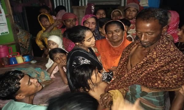 দেবীদ্বারে বজ্রপাতে গৃহবধূর মৃত্যু, আহত স্বামী ও দুই ছেলে