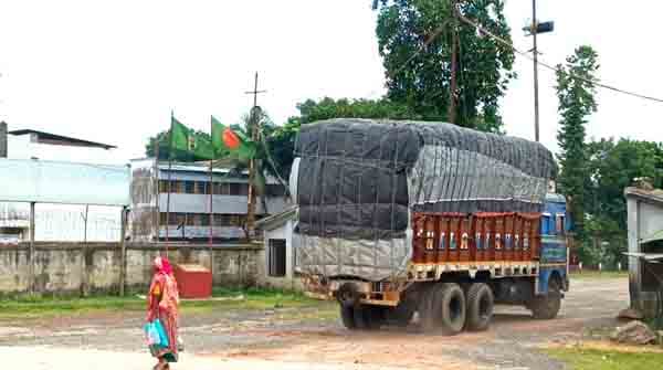 সার্ভার বিপর্যয়ের পর হিলি বন্দরে আমদানি কার্যক্রম শুরু