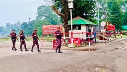 সাত দিনের ছুটির ফাঁদে হিলি স্থলবন্দর, বৈধ যাত্রী পারাপার স্বাভাবিক 
