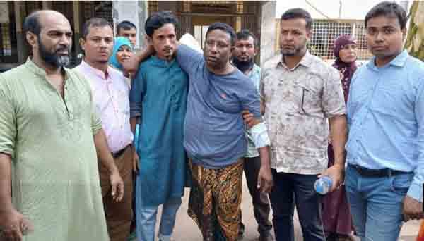 উলিপুরে ভবন নির্মাণ নিয়ে আপত্তি, ছাদ থেকে ফেলে দিল কর্মচারীকে