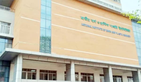 গ্যাস লিকেজ বিস্ফোরণ, দাউদকান্দিতে একই পরিবারের চারজন দগ্ধ