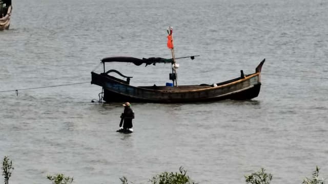 নাফ নদীতে সাত জেলে আবারো অপহরণ
