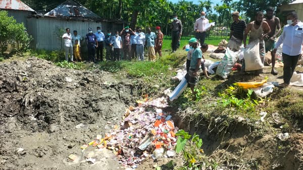 ভূরুঙ্গামারীতে ২৩ লাখ বাজেয়াপ্ত পণ্য ধ্বংস করল কাস্টমস