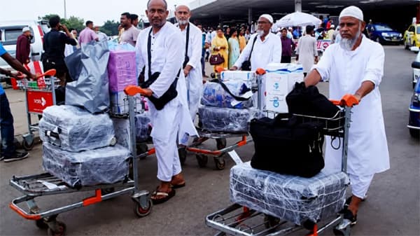 হজ শেষে ফিরছেন হাজিরা, প্রথম দিনে দেশে এলেন ৬১৭৫ জন