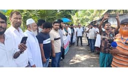 নোয়াখালীতে অস্থায়ী পুলিশ ক্যাম্প স্থাপনের দাবিতে বিক্ষোভ