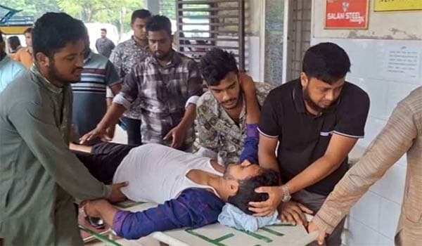 মুলাদী সরকারি কলেজে ছাত্রদল-ছাত্রশিবির সংঘর্ষ, আহত ২৫