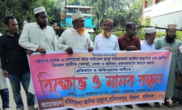 হিজলায় মহিষখোলা মাদ্রাসার শিক্ষক ও শিক্ষার্থীদের মানববন্ধন