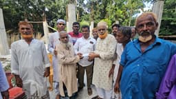 দৌলতদিয়া যদু ফকির পাড়া মসজিদ উন্নয়ন কাজে হোসাইনের সহযোগিতা প্রদান