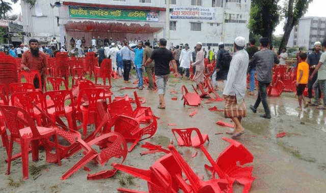 গোপালগঞ্জবাসীর দফায় দফায় হামলা, রণক্ষেত্রে শহর, ১৪৪ ধারা জারি ! 