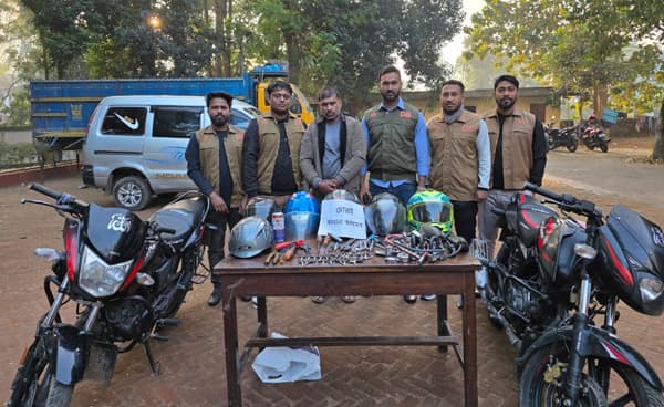 মৌলভীবাজারে ডিবির অভিযানে পেশাদার মোটরসাইকেল চোর গ্রেফতার