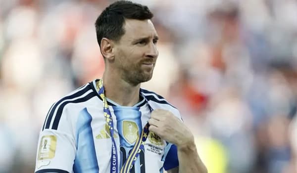 ২১ বছরের আন্তর্জাতিক ক্যারিয়ারে ইতি, বিদায় বললেন মেসি