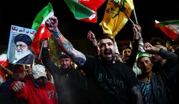 শর্তসাপেক্ষ যুদ্ধবিরতিতে যুক্তরাষ্ট্র–ইরান, তেহরানে উল্লাস