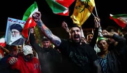 শর্তসাপেক্ষ যুদ্ধবিরতিতে যুক্তরাষ্ট্র–ইরান, তেহরানে উল্লাস