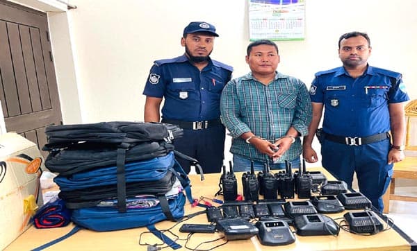 পানছড়িতে ওয়াকিটকি সহ ব্যক্তি আটক, সন্ত্রাসে সন্দেহ