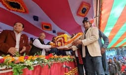 ঝালকাঠিতে বিএনপির সভায় আওয়ামী লীগ নেতার উপস্থিতি ঘিরে তুমুল বিতর্ক
