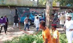 পুলিশের উপর হামলা ও গাড়ি ভাঙচুরের ঘটনায় গ্রেফতার ১১