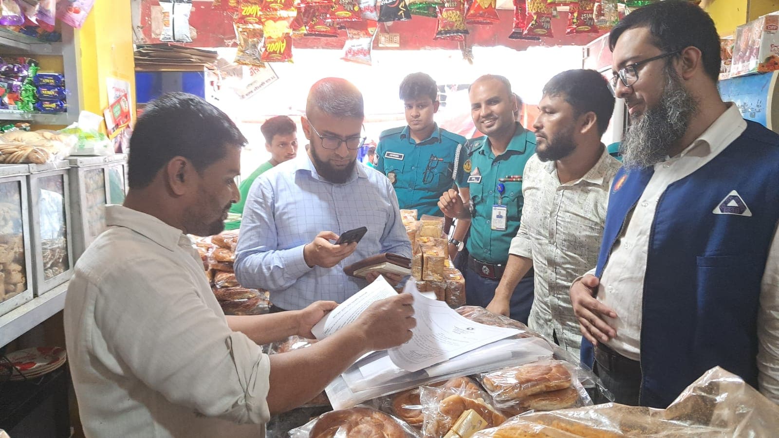 রাজশাহীতে অনুমোদনবিহীন বেকারীর বিরুদ্ধে বিএসটিআই’র জরিমানা অভিযান