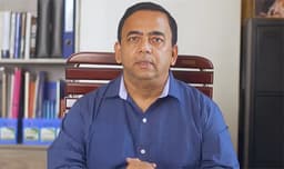 দুবাই আদালতের জামিনে কারামুক্ত বেনজীর, ইউরোপে যাওয়ার চেষ্টা