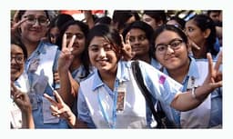 পাসের হার কমে নতুন রেকর্ড, বিপর্যয়ে এইচএসসি ফলাফল