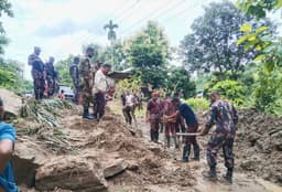 সাজেকে পাহাড় ধসে ৪ শতাধিক পর্যটক আটকা