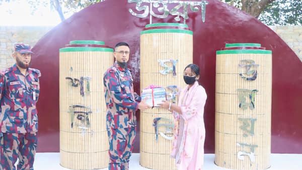 পানছড়িতে কলেজ শিক্ষার্থীদের মাঝে বিজিবির শিক্ষা সামগ্রী বিতরণ