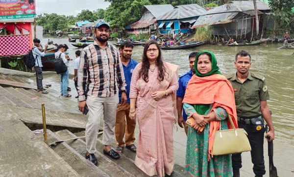 ভাসমান পেয়ারা বাজারে সাউন্ড সিস্টেম ও ডিজে ব্যবহার বন্ধে প্রশাসনের কড়া নজরদারি