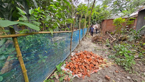 বরাটে নিজ জমিতে স্থাপনা নির্মাণে বাঁধা, মিথ্যা মামলায় হয়রানির অভিযোগ