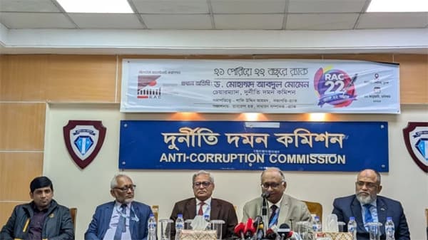 শেখ হাসিনার হলফনামা নিয়ে বিস্ফোরক মন্তব্য দুদক চেয়ারম্যানের