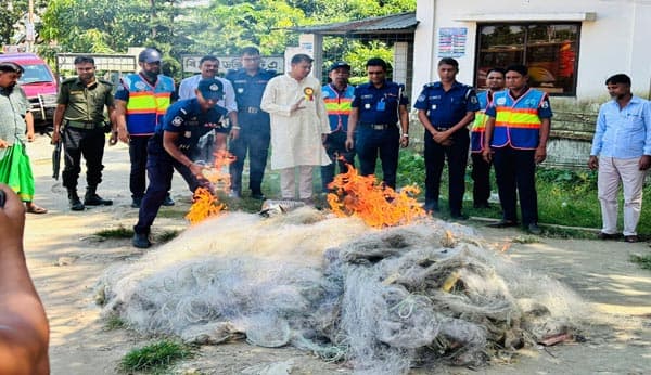 গোয়ালন্দে পদ্মা নদীতে বিপুল কারেন্ট জাল ধ্বংস