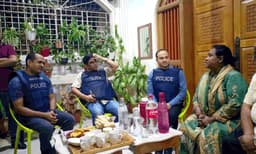 নিজ বাসা থেকে ডা. সেলিনা হায়াৎ আইভী গ্রেপ্তার, উত্তপ্ত তার দেওভোগ এলাকা !