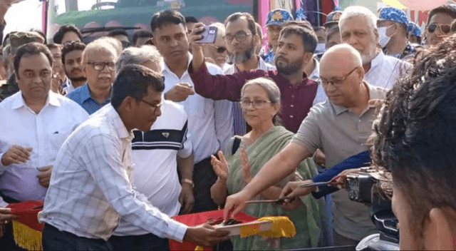 প্রথমবারের মতো সমুদ্রপথে ফেরি চলাচল শুরু সন্দ্বীপে 