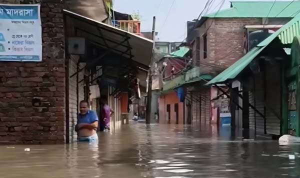 টানা বৃষ্টিতে কালিয়াকৈরে জলাবদ্ধতা, পানিবন্দি শতাধিক পরিবার