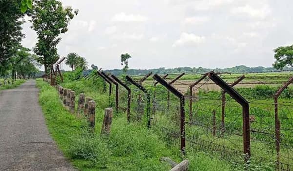 সাতক্ষীরার সীমান্তে বিএসএফের গুলিতে দুই বাংলাদেশি আহত