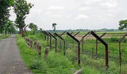 সাতক্ষীরার সীমান্তে বিএসএফের গুলিতে দুই বাংলাদেশি আহত