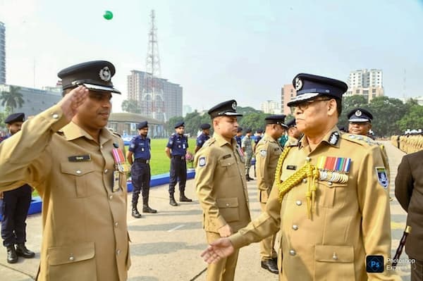 আইজিপি ব্যাজে ভূষিত গোয়ালন্দ ঘাট থানার পরিদর্শক উত্তম ঘোষ