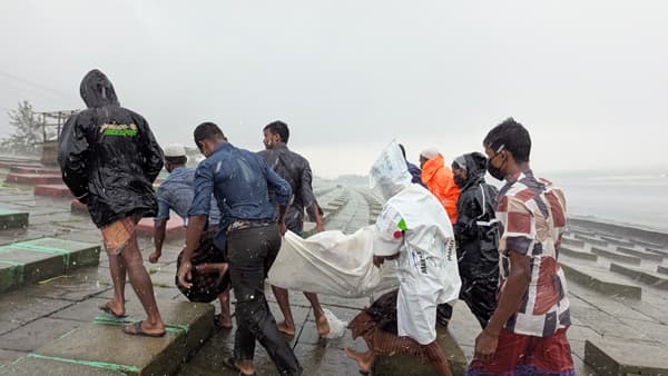 বঙ্গোপসাগরে ট্রলারডুবি, মিলল এক লাশ, নিখোঁজ ৪