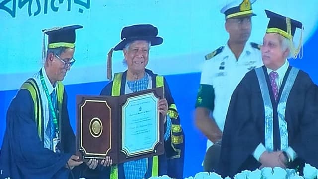 চট্টগ্রাম বিশ্ববিদ্যালয়ের সমাবর্তনে ড. ইউনূসকে ডি-লিট ডিগ্রি ! 