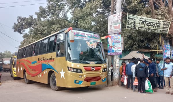 তুচ্ছ ঘটনাকে কেন্দ্র করে গোপালপুর-ঢাকা রুটে বাস চলাচল বন্ধ