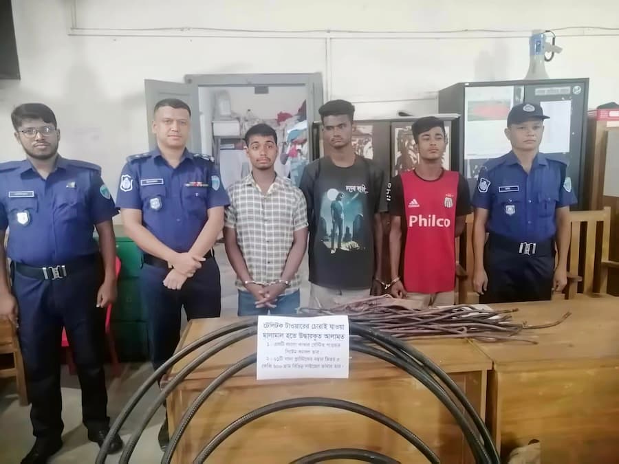 খাগড়াছড়িতে টেলিটক টাওয়ারের যন্ত্রাংশ চুরিতে তিন যুবক গ্রেপ্তার