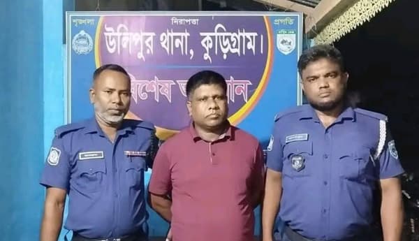 উলিপুরে রাস্তায় টায়ার জ্বালিয়ে নাশকতা, আওয়ামীলীগ নেতা গ্রেফতার
