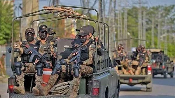 পাকিস্তানে ব্যাংক লুট ও পুলিশ স্টেশনে হামলা, নিহত ১২