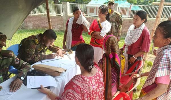 সেনাবাহিনীর উদ্যোগে পাহাড়ি জনগোষ্ঠীর জন্য মেডিক্যাল ক্যাম্প