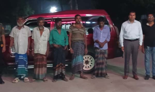দৌলতদিয়ায় ৫ মাদকসেবী গ্রেফতার