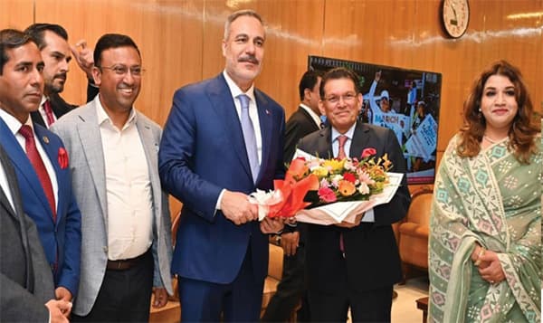 তিন দিনের সফরে ঢাকায় তুরস্কের পররাষ্ট্রমন্ত্রী হাকান ফিদান