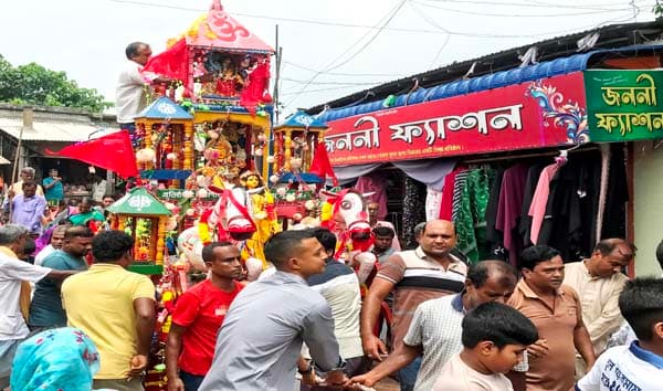 আত্রাইয়ে ঐতিহ্যবাহী জগন্নাথ দেবের রথযাত্রা অনুষ্ঠিত