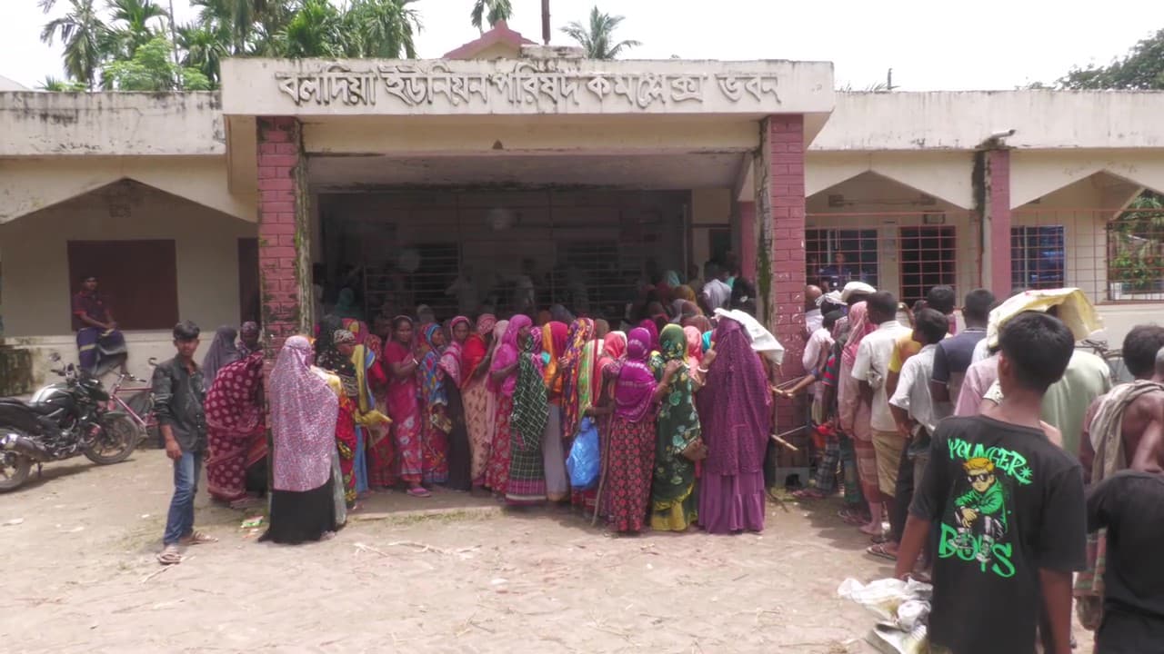 ভুরুঙ্গামারীতে ভিজিএফ তালিকায় অনিয়ম, বাদ পড়েছে হতদরিদ্ররা