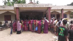 ভুরুঙ্গামারীতে ভিজিএফ তালিকায় অনিয়ম, বাদ পড়েছে হতদরিদ্ররা
