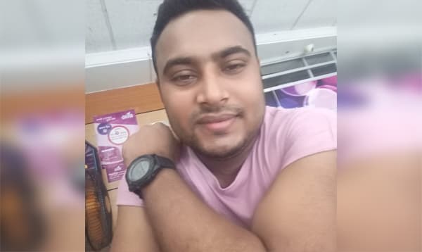 নোয়াখালীতে নারীর ঘরে ধরা পড়লেন স্বেচ্ছাসেবক দলের শীর্ষ নেতা, বহিস্কার